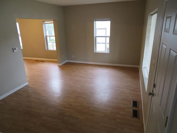 4th image of 616 University Dr S