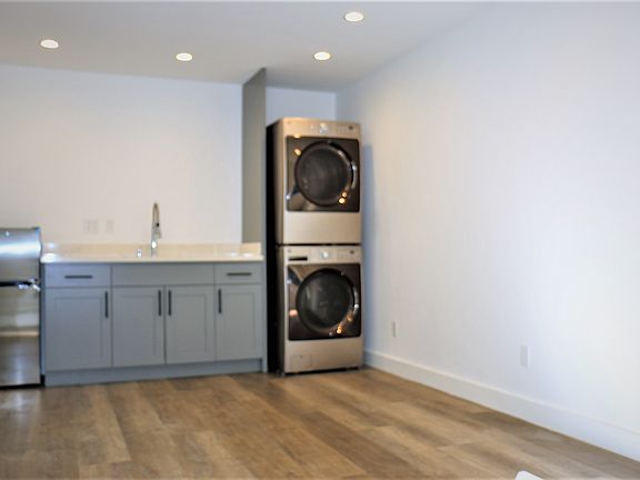 4th image of 938 Ingerson Ave