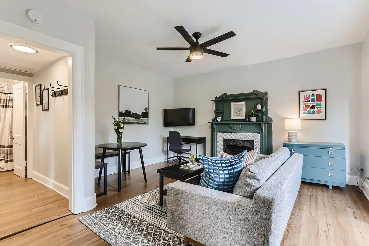 1 bed, 1.0 bath, 355 sqft, $2,799 — Photo 1