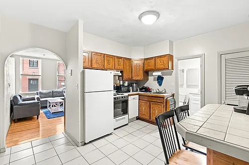178 Salem St Photo 1
