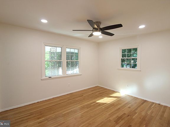 5th image of 7254 Beverly Manor Dr