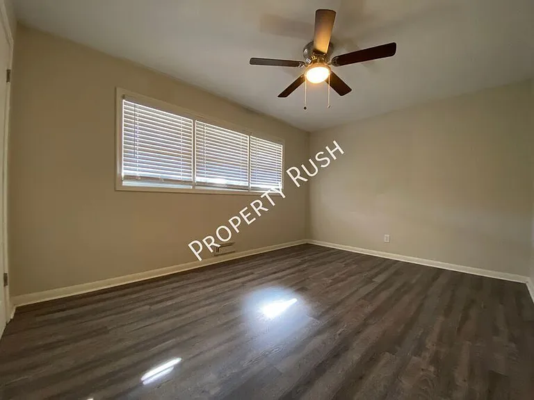 4726 Fairwood Ln — Photo 17