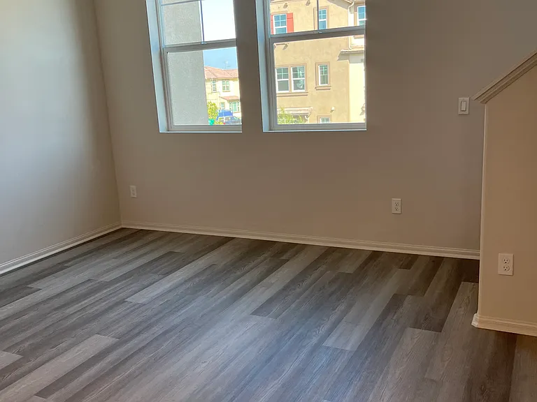 28019 Oakdale Dr — Photo 10