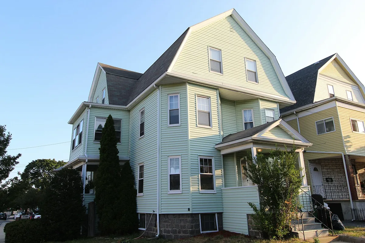 Photo 1 of 31 - 27 Princeton St #1 - Medford, MA Exterior - 27 Princeton St #1
