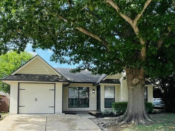 2417 Busch Dr, Arlington, TX 76014