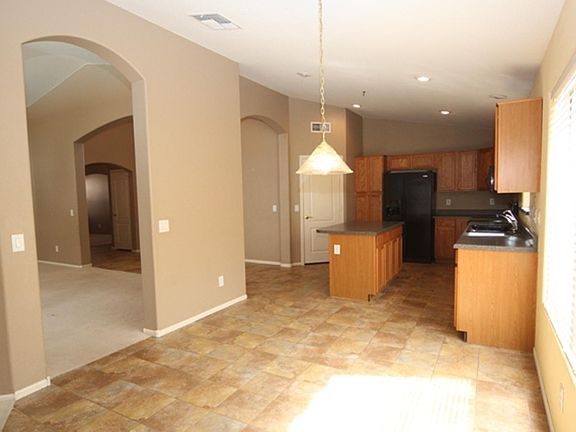4th image of 102 E Clairidge Dr