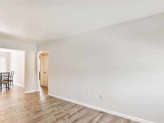4th image of 3110 Carnaby Ln APT D