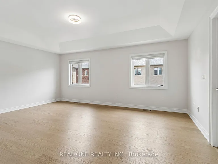 19 Rivoli Dr — Photo 40