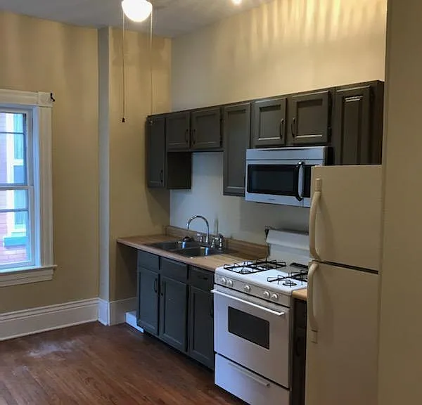 1600 Beechwood Ave #4 — Photo 4