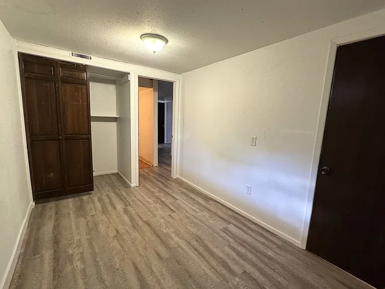 321 S Salem St — Photo 21