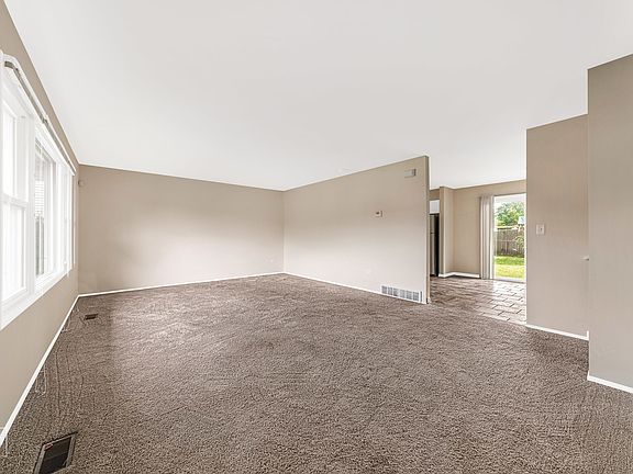 4th image of 1037 Blackhawk Dr