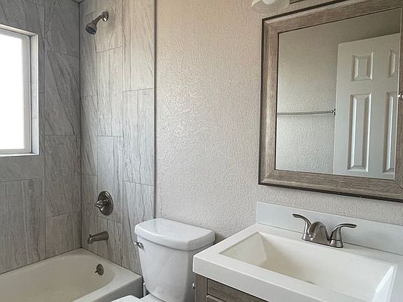 3rd image of 1247 Cree Dr Unit 2