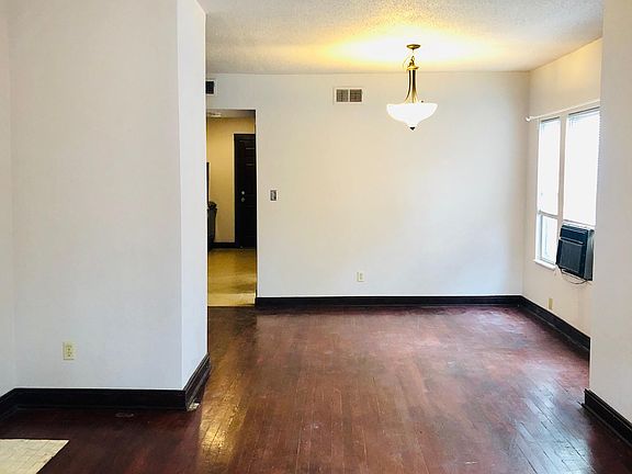 4th image of 4042 Campbell St #1N