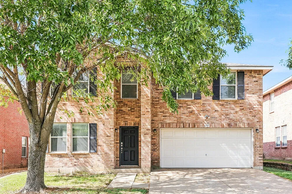 3 bed, 2.5 bath, 2376 sqft, $2,685 — Photo 1