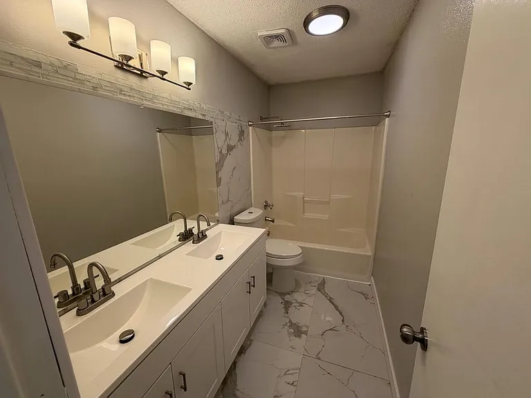 7501 April Ln — Photo 9