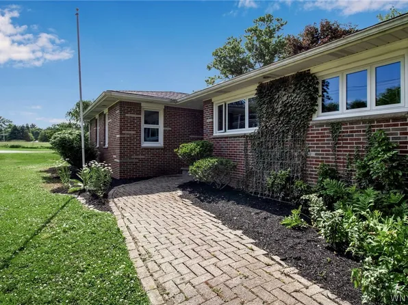 6829 Milestrip Rd, Orchard Park, NY 14127
