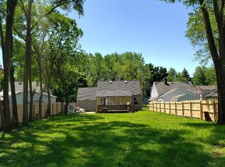 107 Farnham St SE, Kentwood, MI 49548