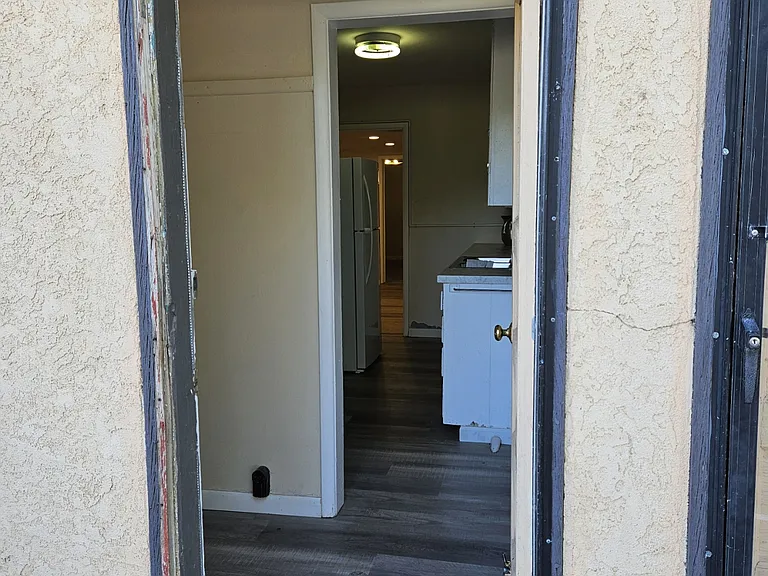 1404 Martin Ln #C — Photo 3