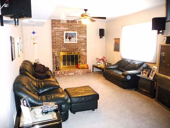 FAMILY ROOM WITH FIREPLACE