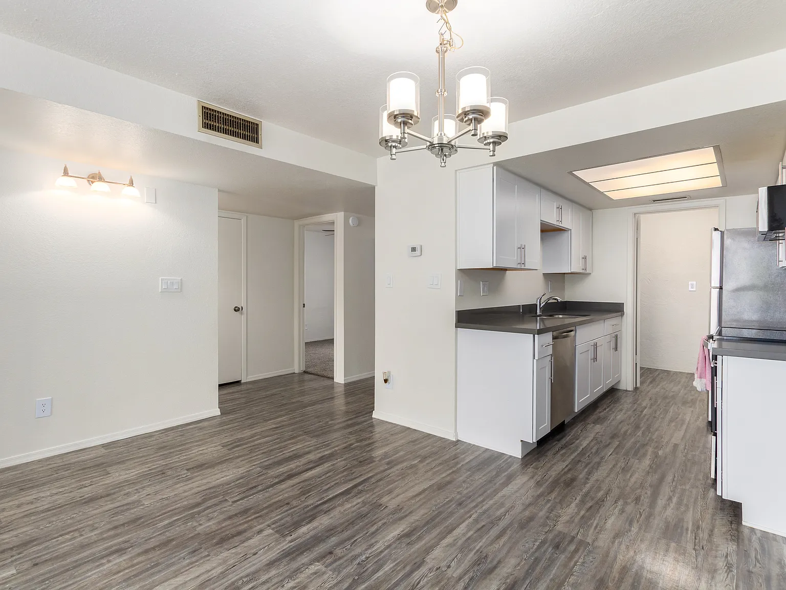 2 bed, 1024 sqft, $1,425 — Photo 3