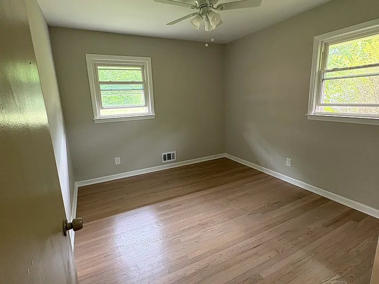 1262 Robert Ln — Photo 14