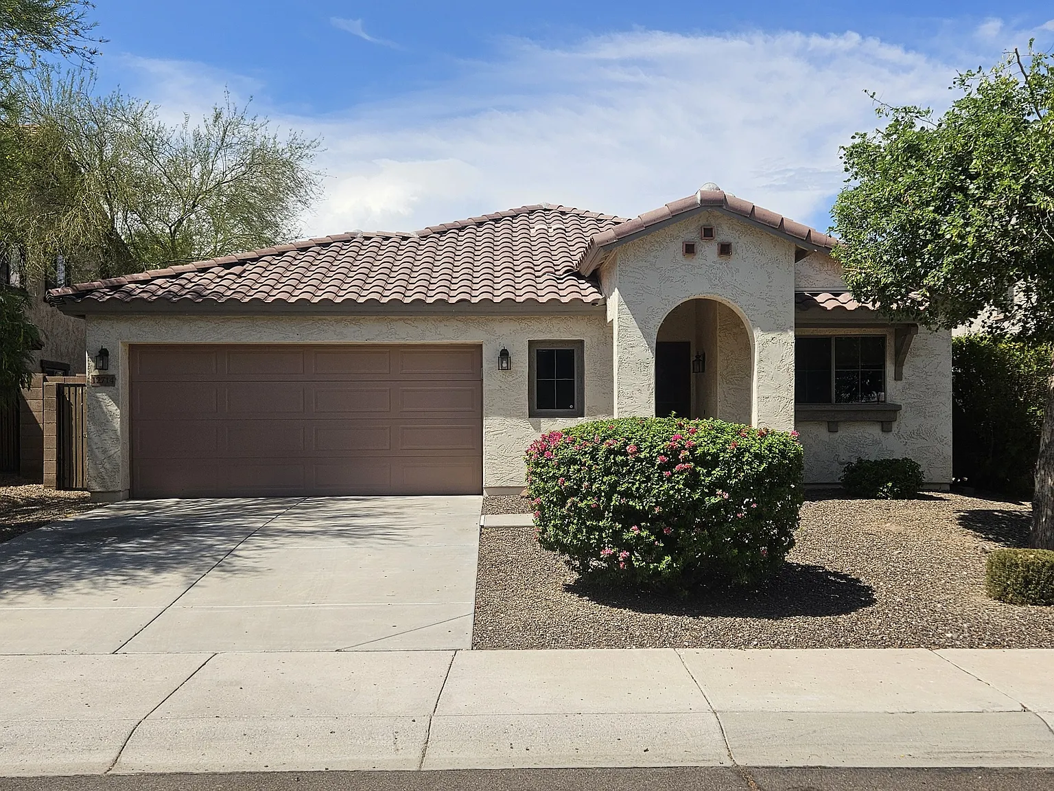 3 bed, 1620 sqft, $2,100 — Photo 1