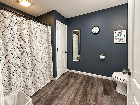 4th image of 126 College St