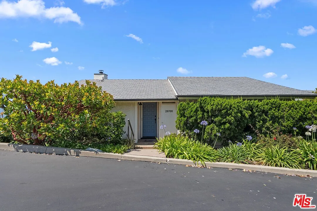 3 bed, 3.0 bath, 1484 sqft, $14,000 — Photo 3