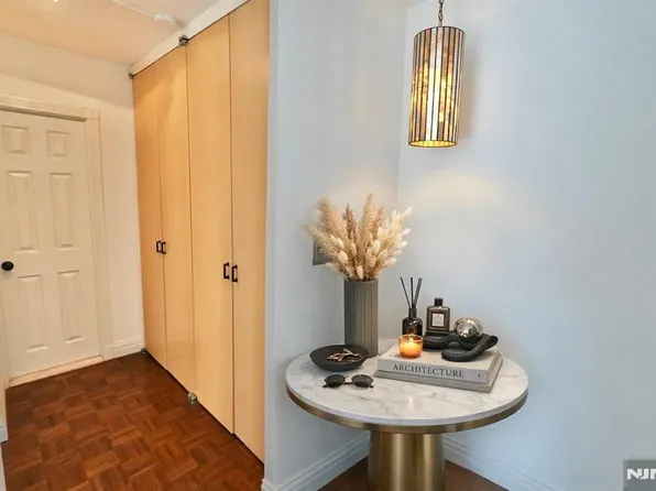 5 Horizon Rd APT 203, Fort Lee, NJ 07024