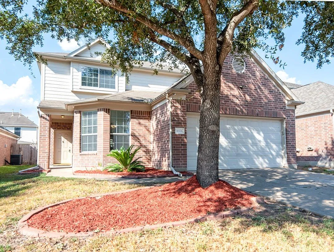 5 bed, 3.0 bath, 2371 sqft, $2,350 — Photo 1