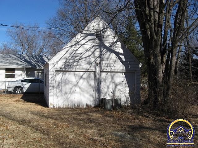 2nd image of 2540 SE Maryland Ave
