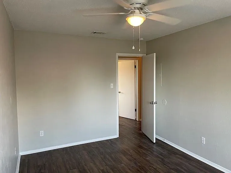 8401 Colony Loop Dr — Photo 12