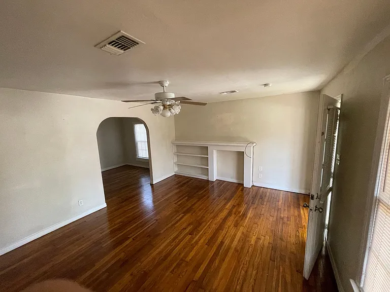 2900 Handley Dr — Photo 1