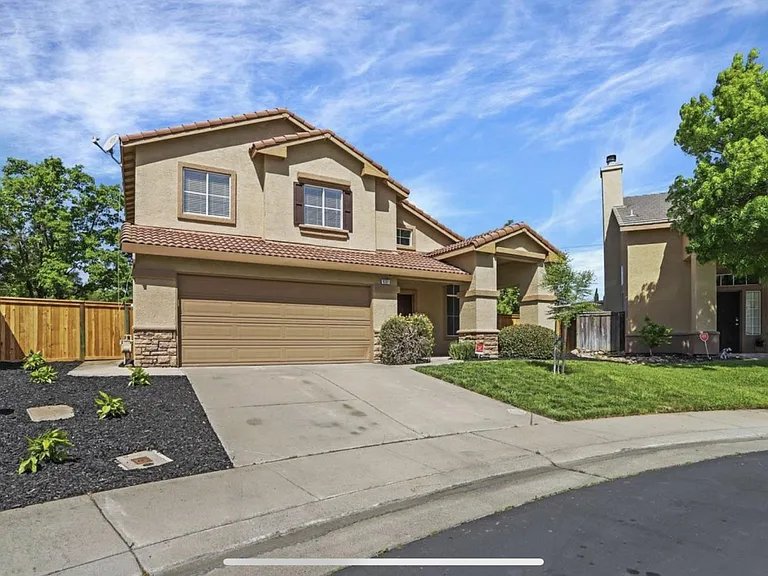 9381 Windrift Ln — Photo 1
