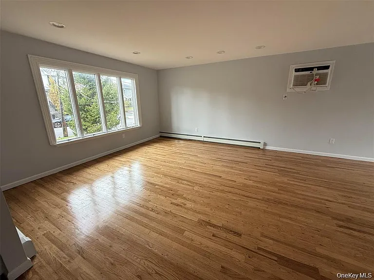 324 Buckingham Rd — Photo 6