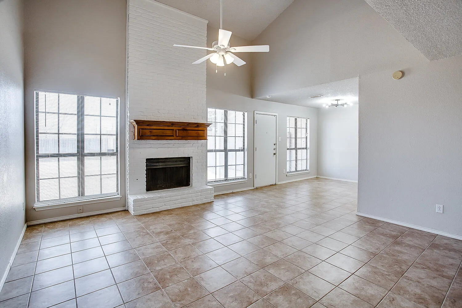 2 bed, 2.5 bath, 1295 sqft, $1,395 — Photo 2
