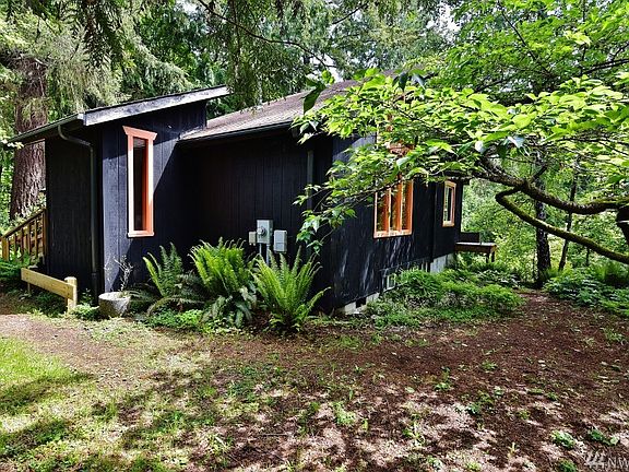 4th image of 2110 Marine Dr