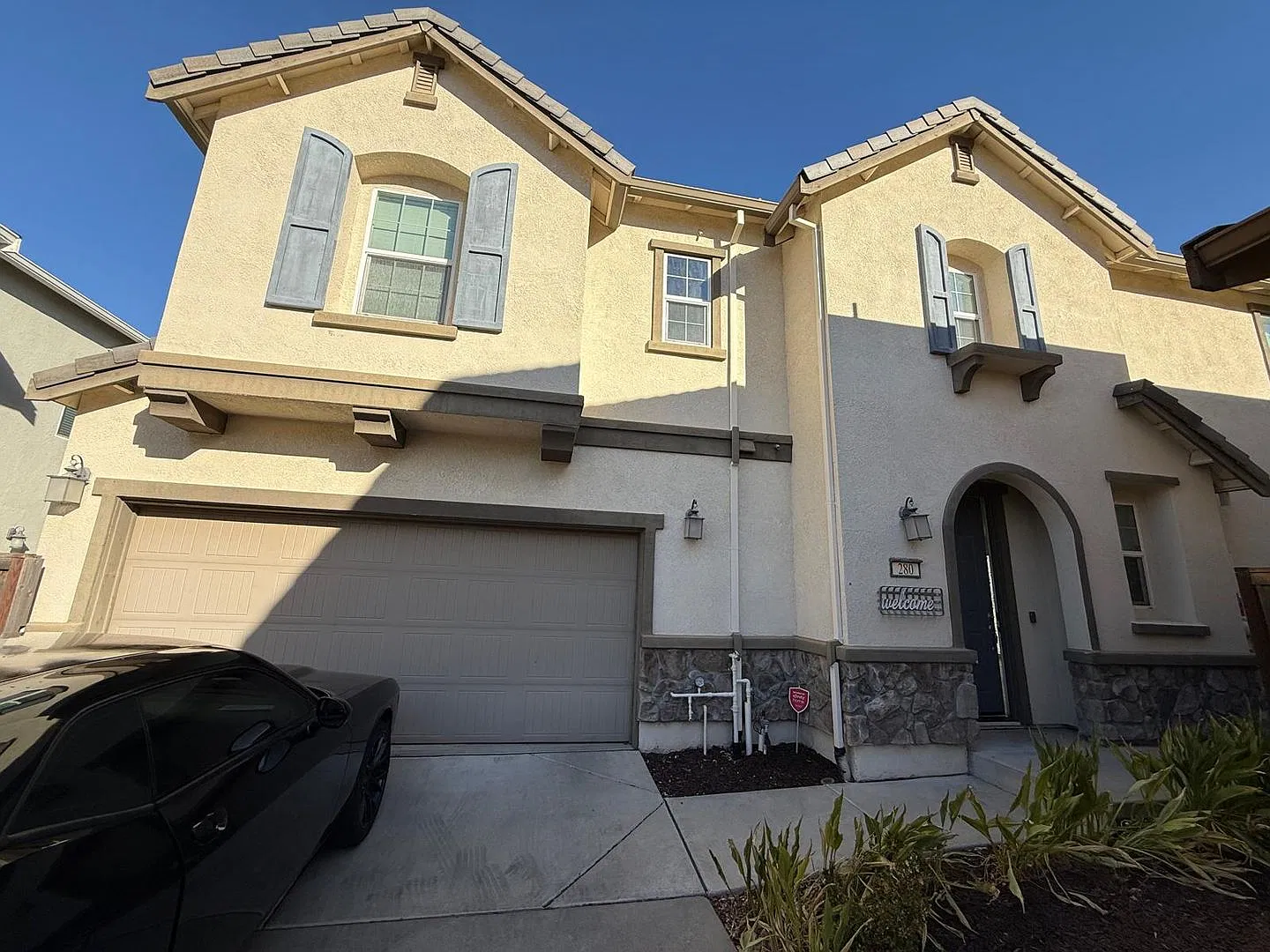 Beautifully maintained 3-bedroom, 2.5-bath, 1,975 sq ft in Sacramento — Photo 3