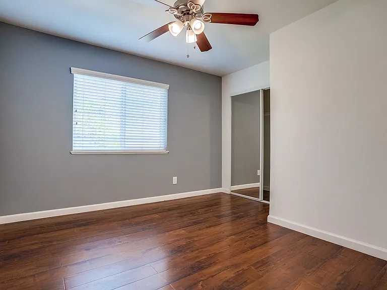 821 N. Austin Ave — Photo 30