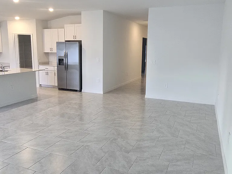 129 Hercules Dr — Photo 3