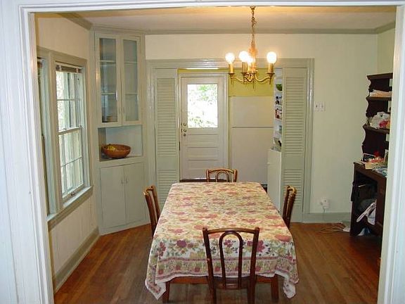 dining through to kitchen