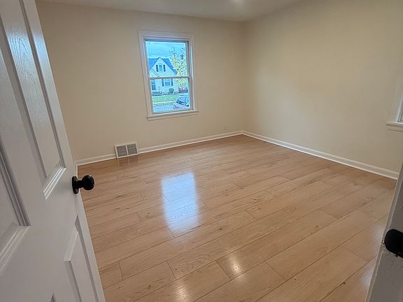 4th image of 13602 Terminal Ave