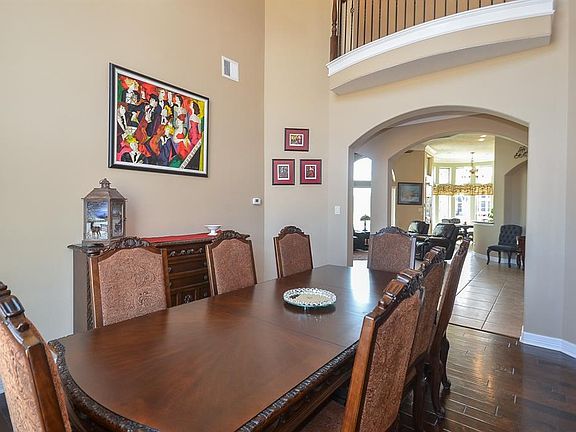 3rd image of 219 Royal Lakes Blvd