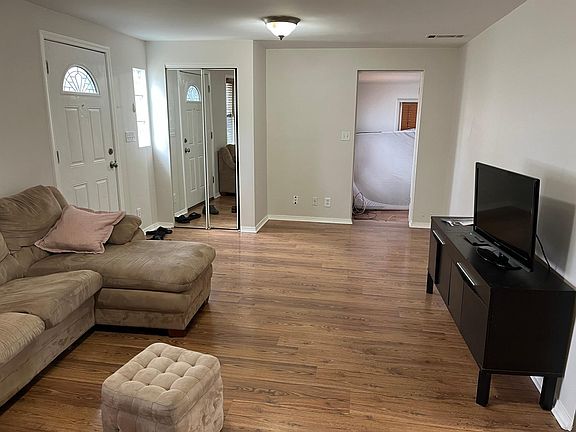 2nd image of 9625 Merton Ave