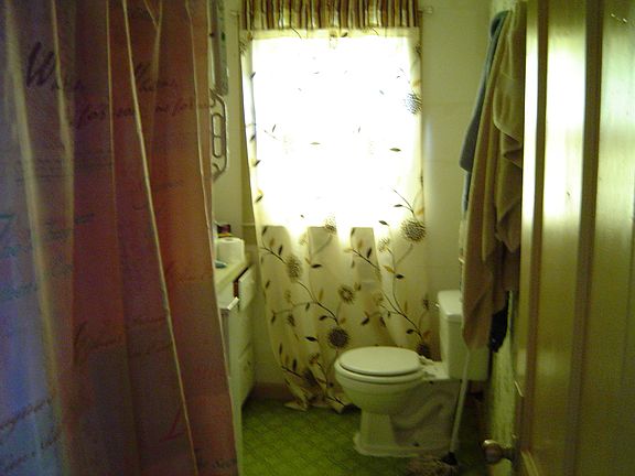 4th image of 327 N Oak St