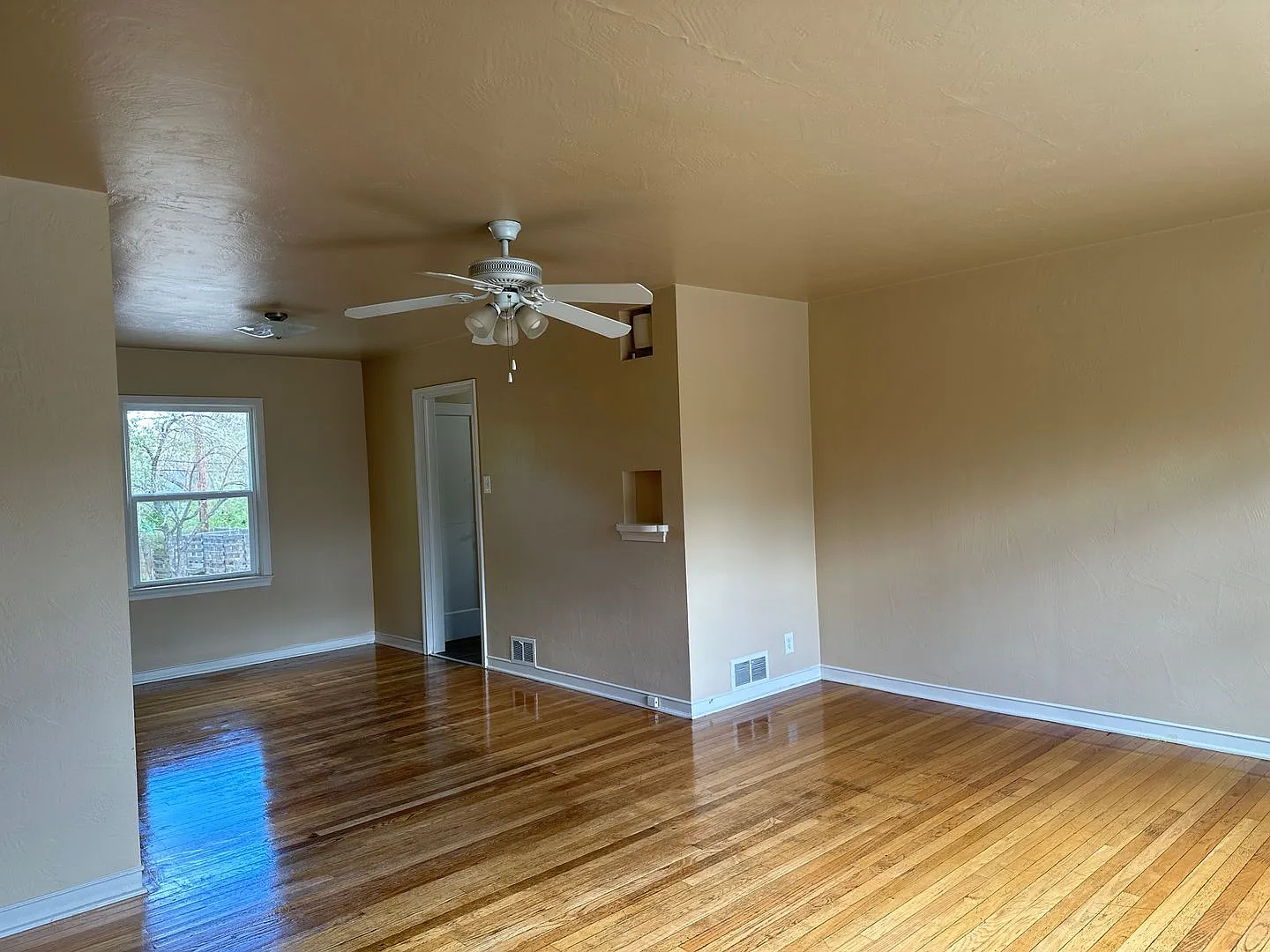 3 bedroom home near UNR — Photo 2