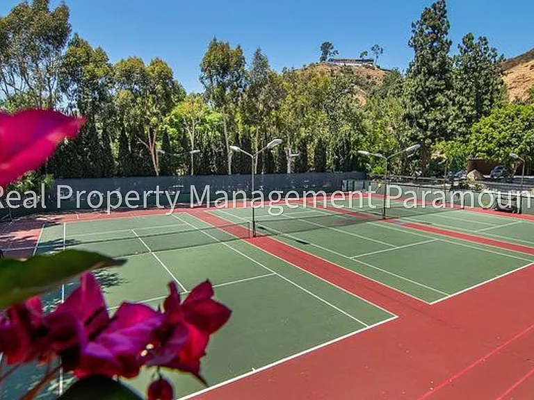 2700 Cahuenga Blvd E #1306 — Photo 14