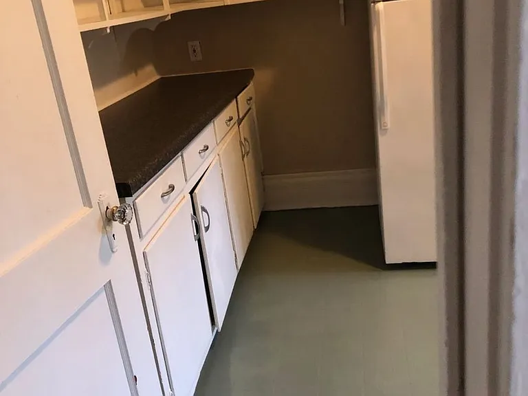 1819 Cedardale Ave — Photo 6
