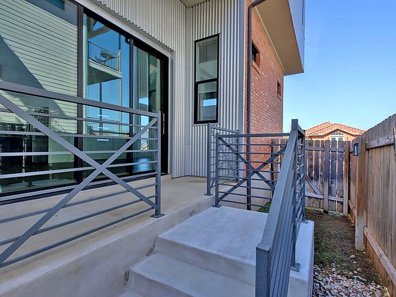 5th image of 6133 Seville Dr
