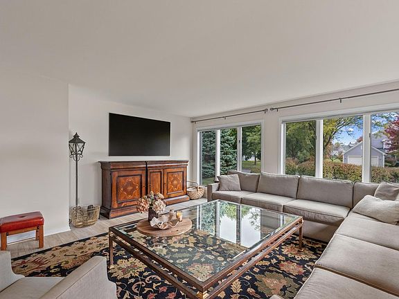 3rd image of 1323 Stonewood CIRCLE